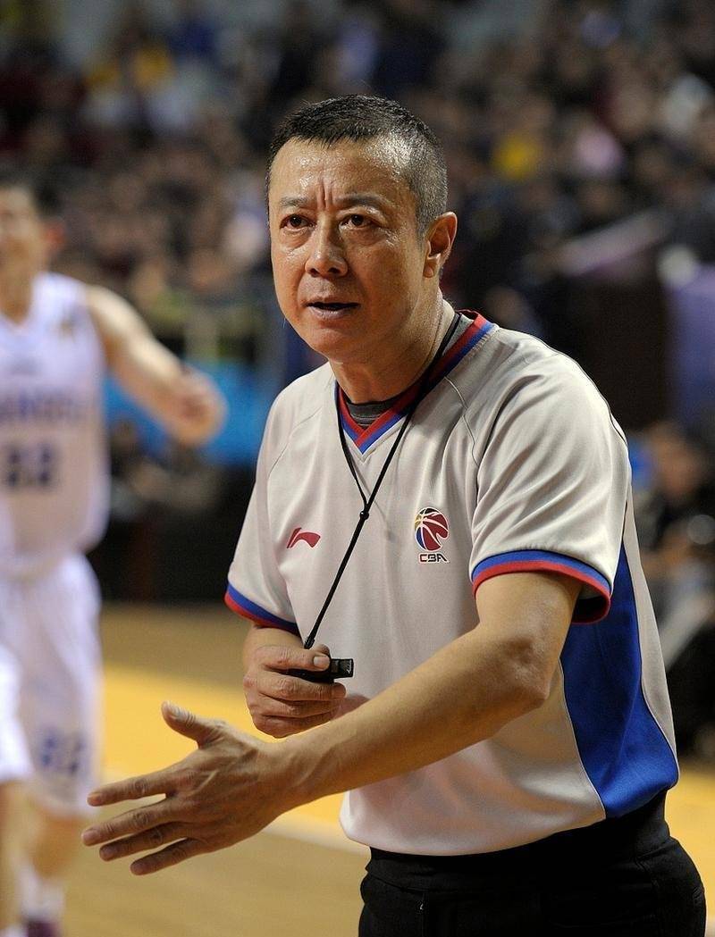 绝杀“金童”再度登场：球队救世主的最后一击的简单介绍