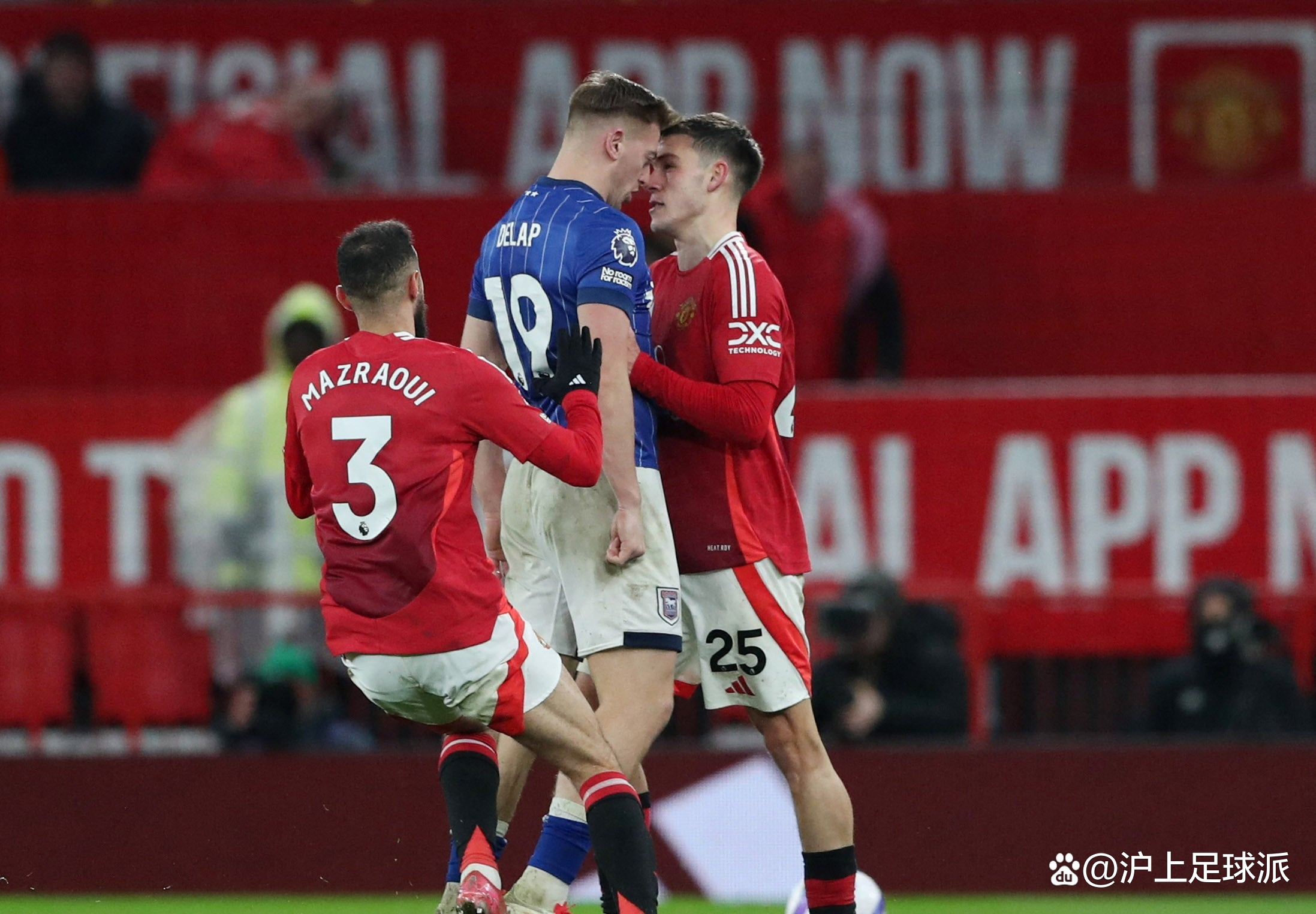 “逆境中的巨星，爆发式发挥带领球队逆袭晋级”的简单介绍