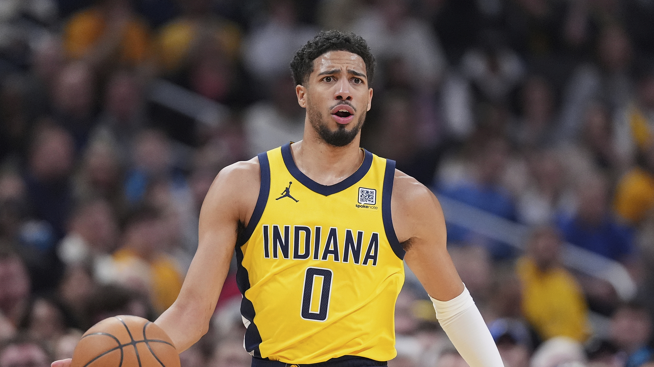 包含今年NBA场均助攻最多的球员是谁？的词条