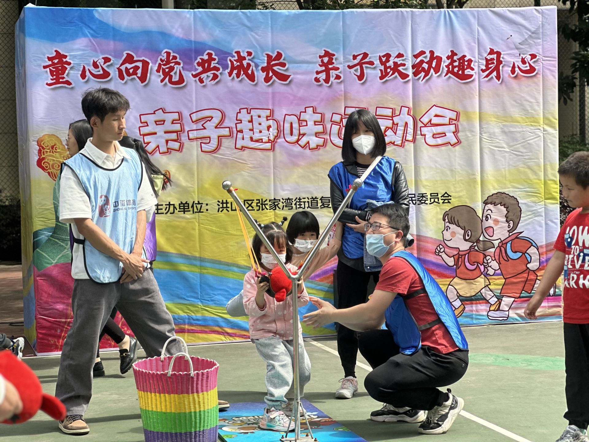 包含亲子趣味运动赛，家庭娱乐新体验的词条