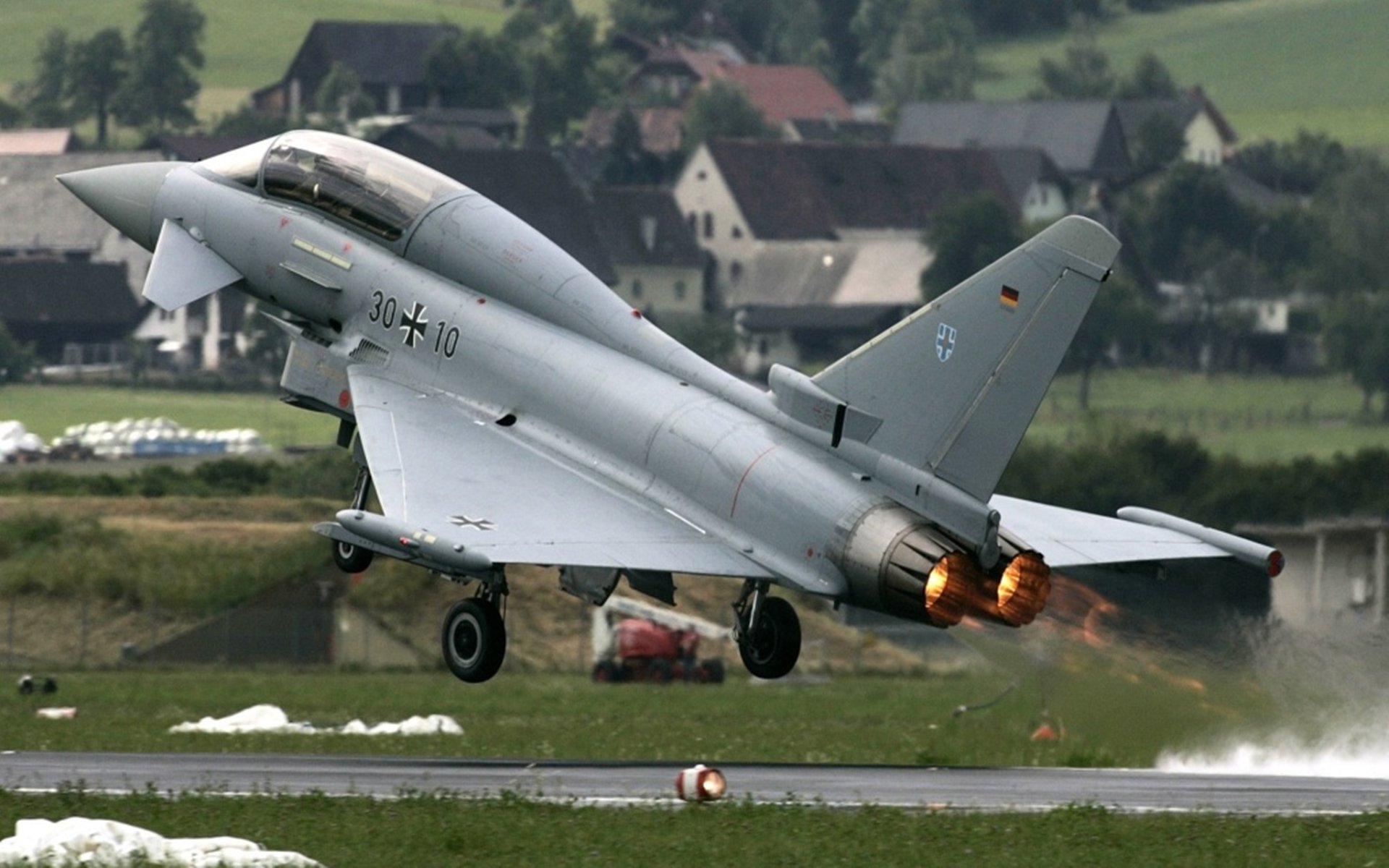 蝶泳转身效率助力选手快速加速，蝶泳转身规则